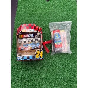 Action 2001 Jeff Gordon #24 DuPont Monte Carlo NASCAR‎ 1:64 Die Cast Race Car
